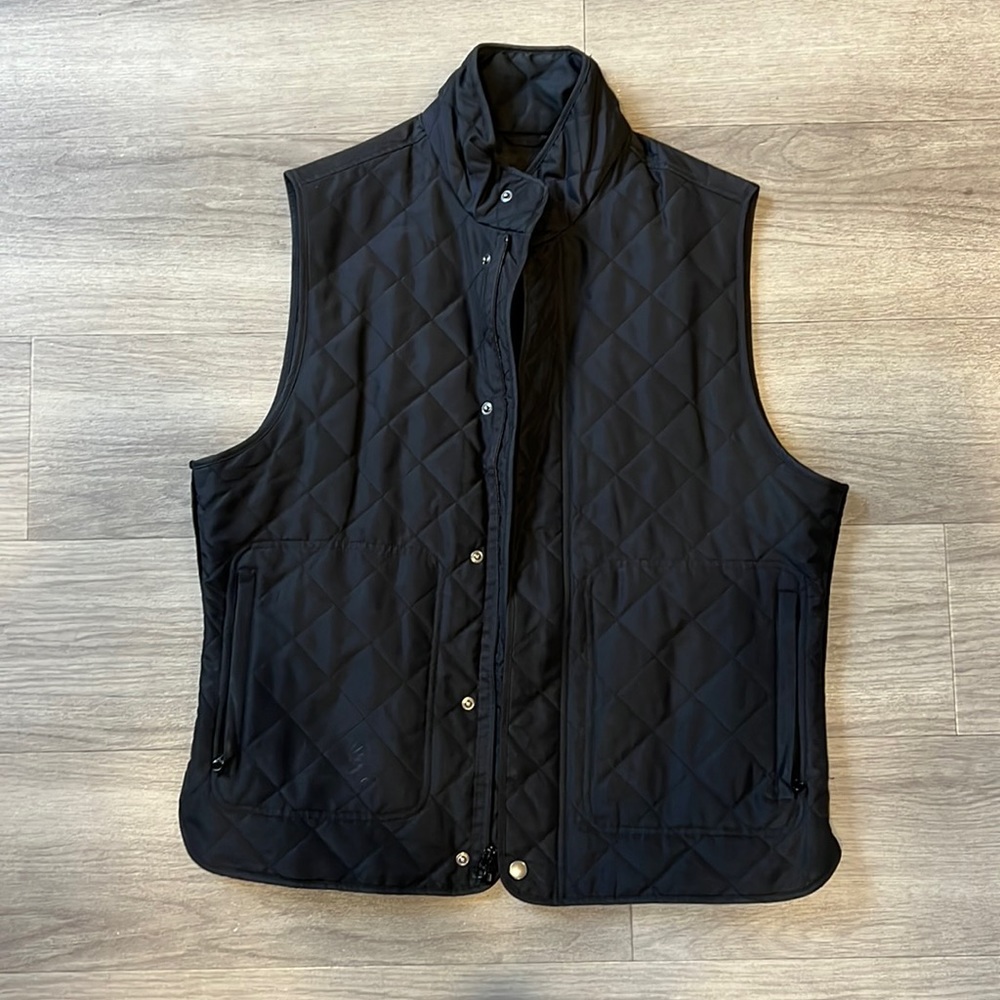 Banana Republic men’s black quilted vest